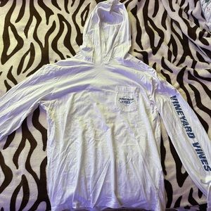 Men’s Medium Vineyard Vines hooded shirt
